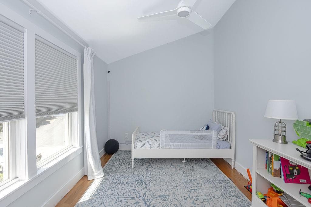 Single Family Residence at 81 Bayside Avenue, Portsmouth, photo 14 of 39