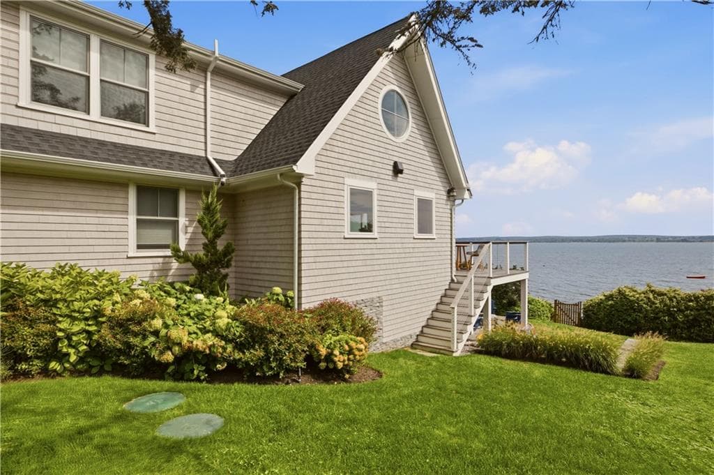 Single Family Residence at 81 Bayside Avenue, Portsmouth, photo 35 of 39