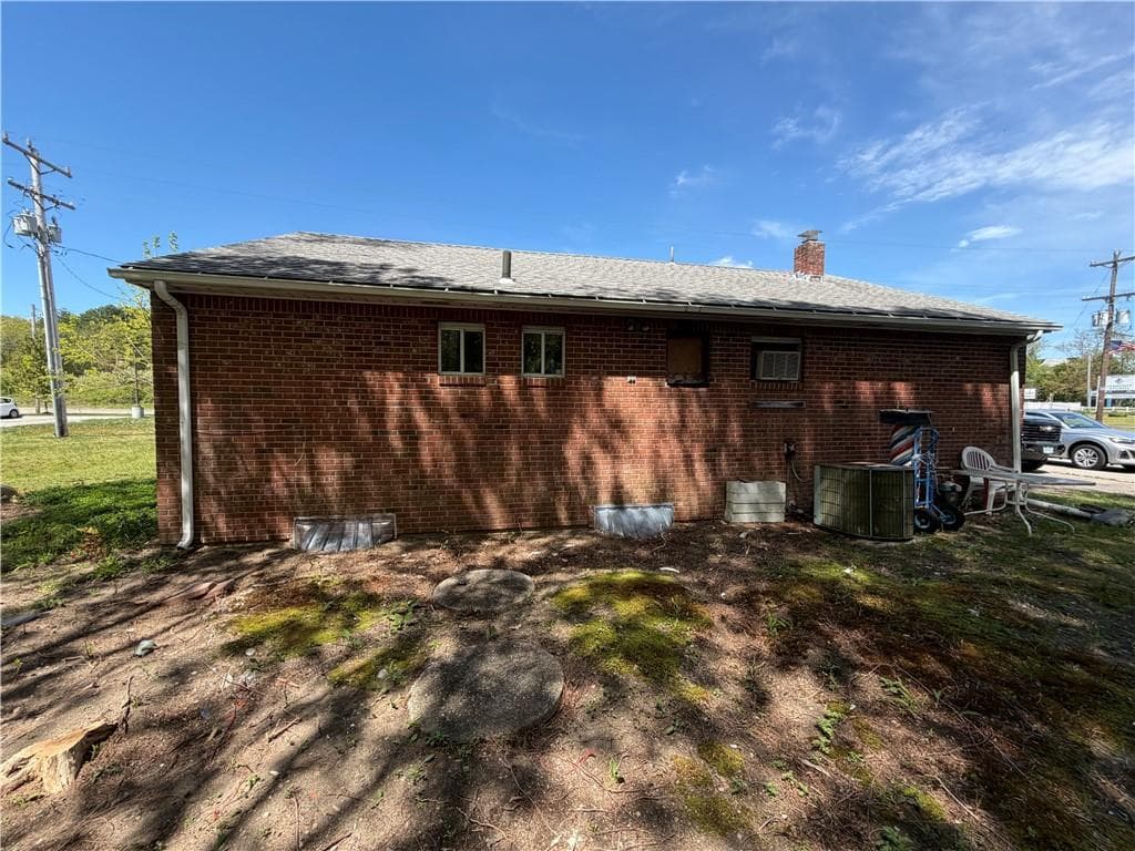 7560 Post Road photo 7