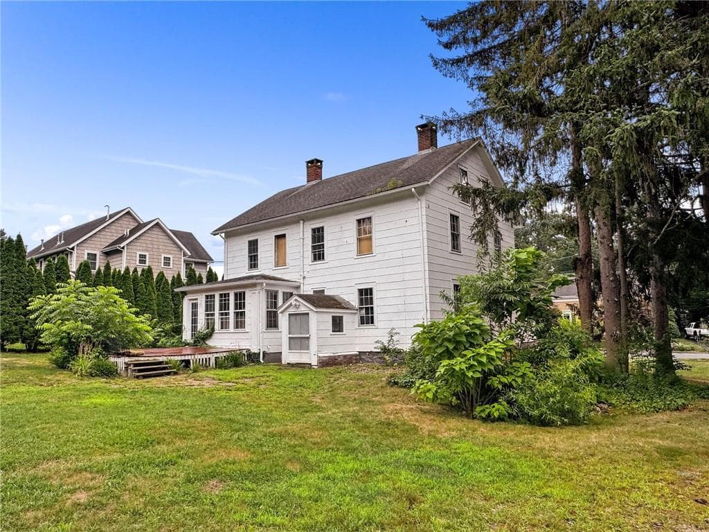 Single Family Residence at 19 Mendon Road, North Attleboro, photo 5 of 20