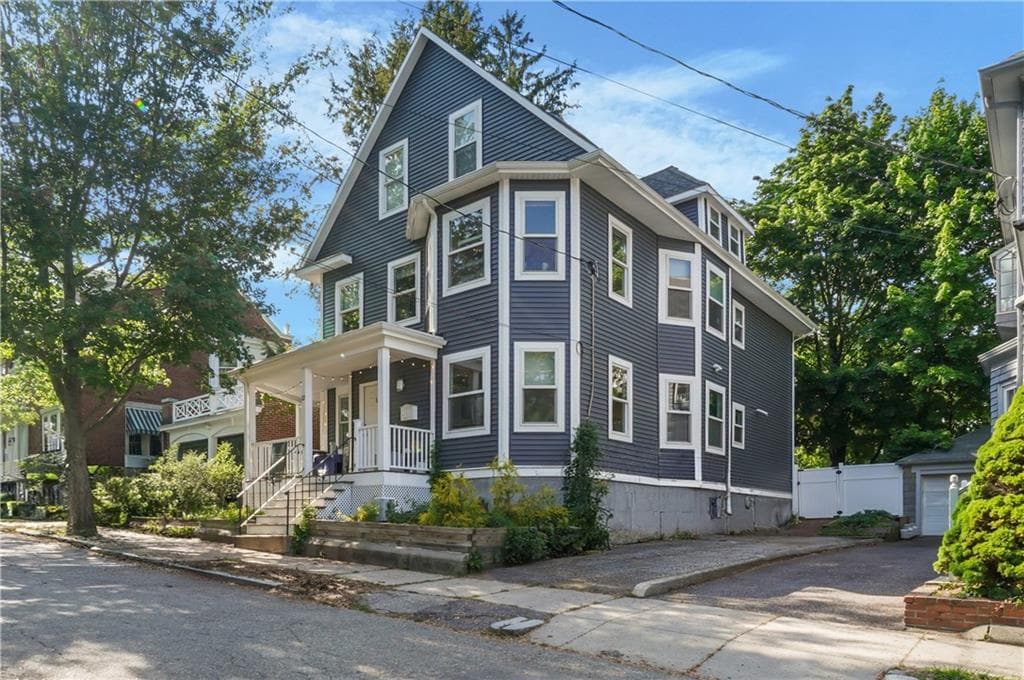 12 University Avenue photo 2