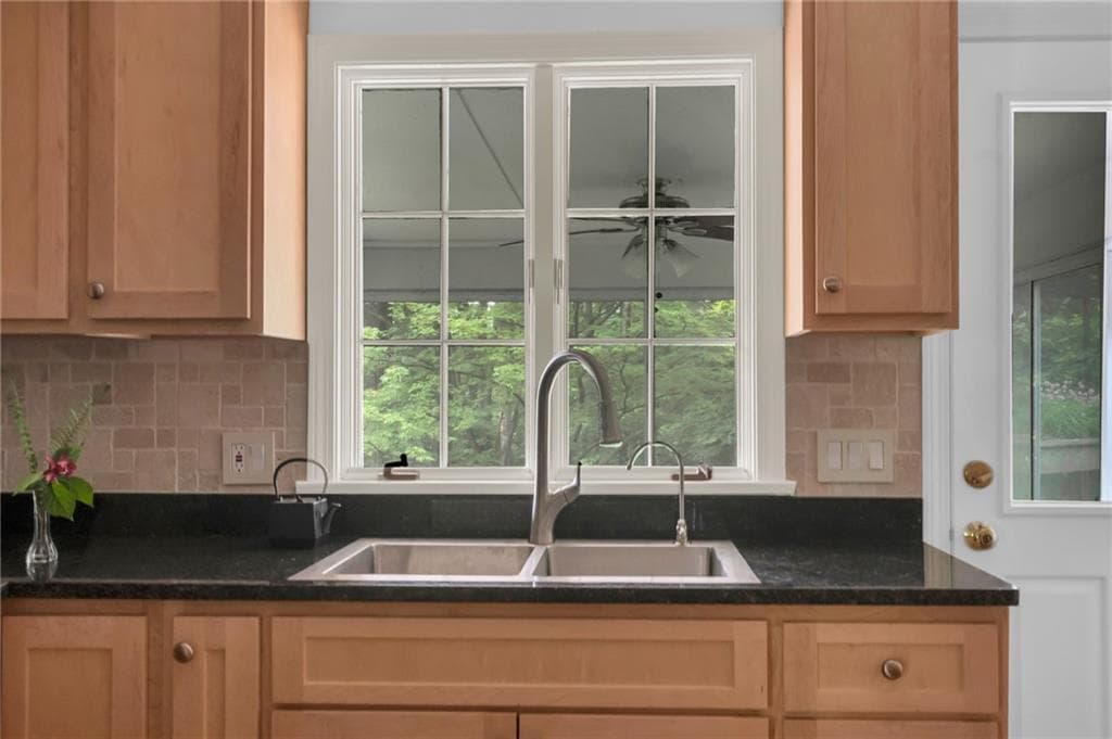 12 Howard Road photo 39