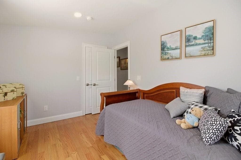 137 Lark Lane photo 31