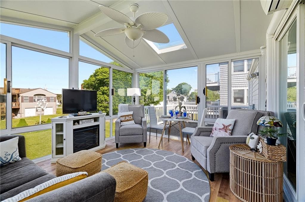 12 Montauk Avenue photo 27