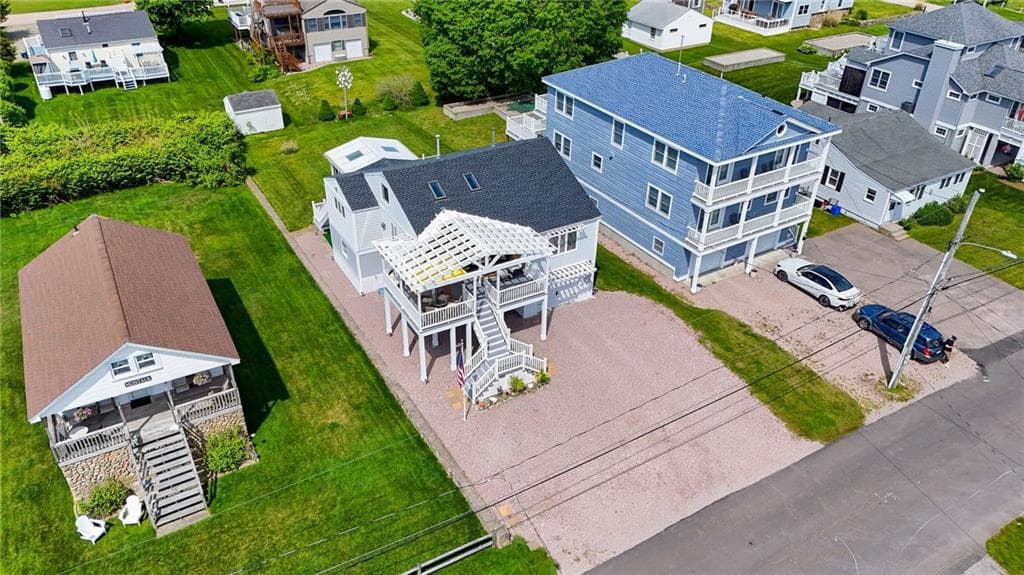 12 Montauk Avenue photo 6