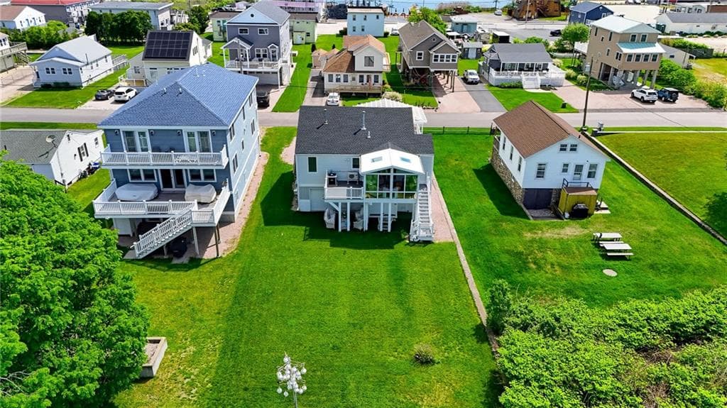 12 Montauk Avenue photo 42