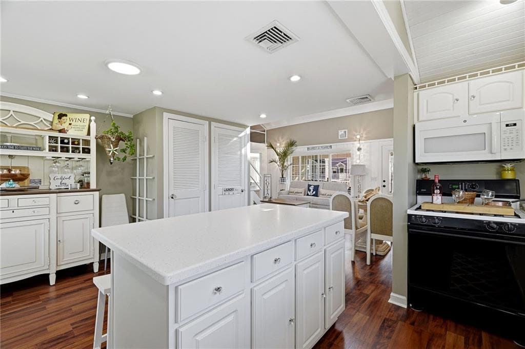 12 Montauk Avenue photo 17