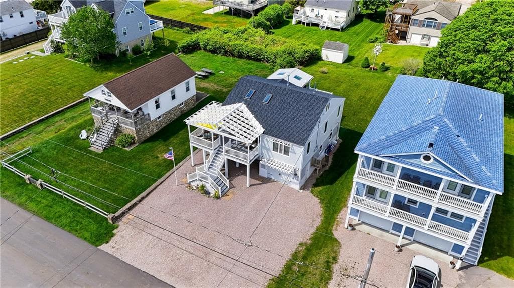 12 Montauk Avenue photo 7