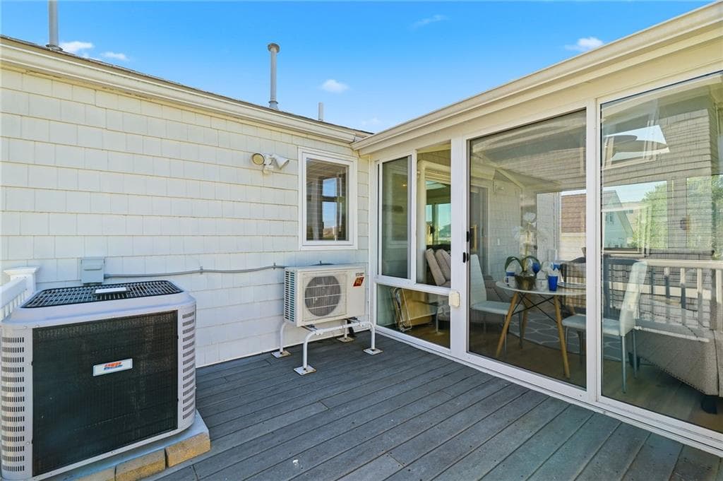 12 Montauk Avenue photo 36