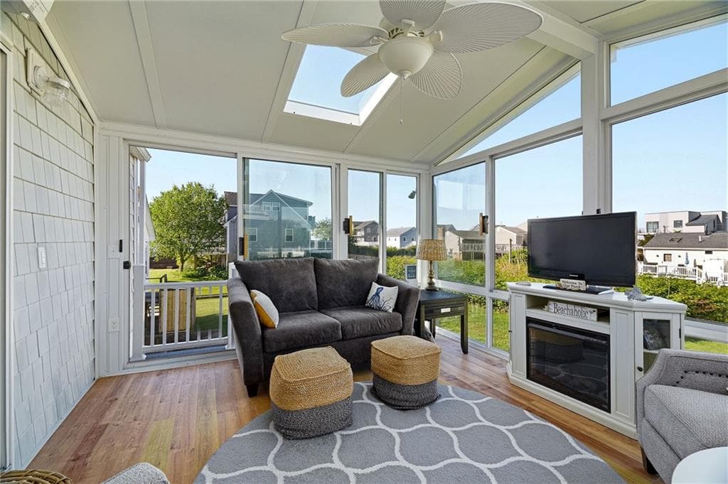 12 Montauk Avenue photo 28