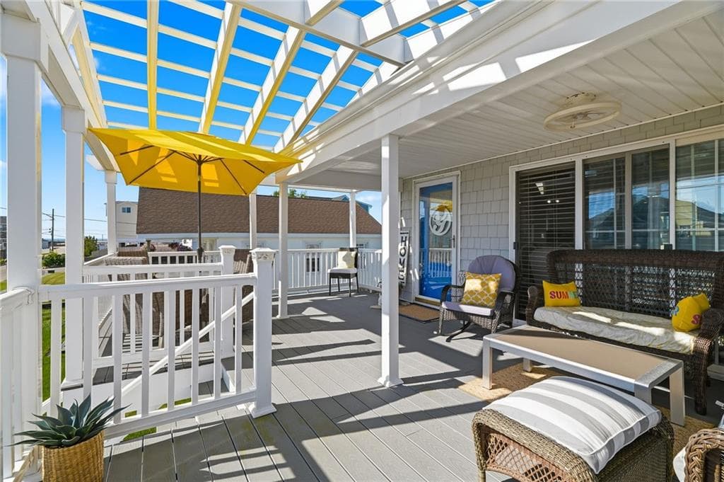 12 Montauk Avenue photo 8