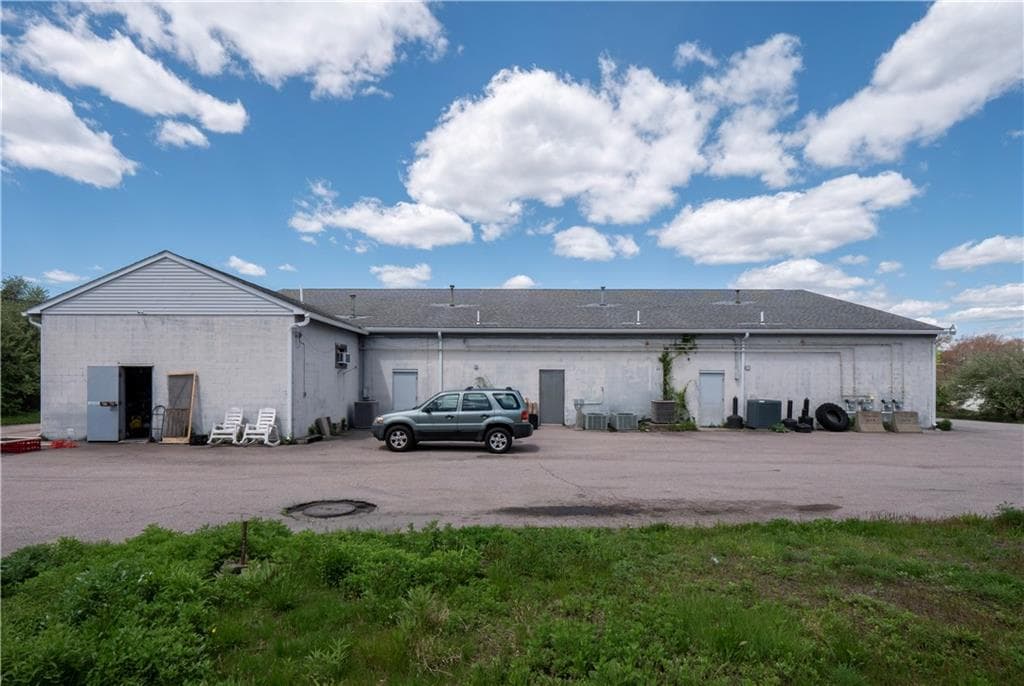 Commercial at 250 South County Trail, Exeter, photo 5 of 33