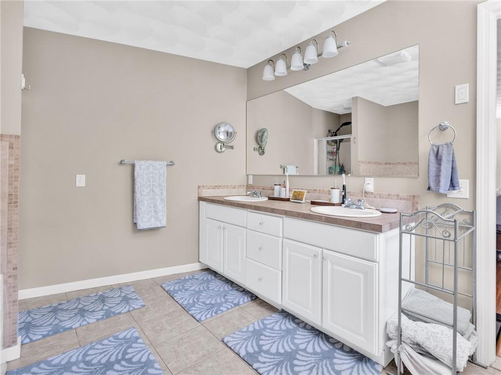 5 WEYMOUTH Lane photo 26