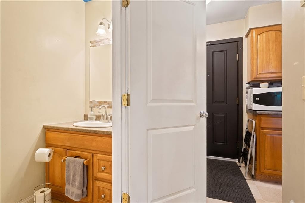 Condominium at 221 Early Street UNIT B, Providence, photo 20 of 23