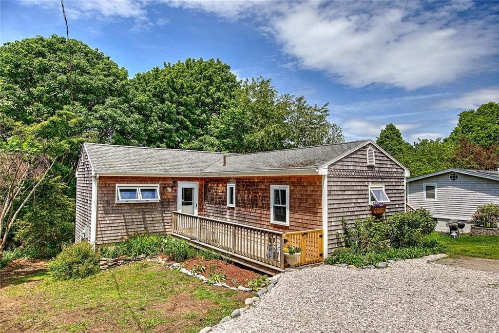 Single Family Residence at 33 West Main Road, Little Compton, photo 2 of 42