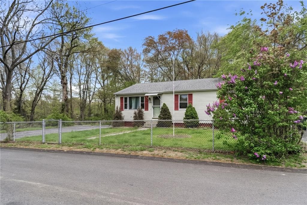 Single Family Residence at 27 Douglas Circle, Smithfield, photo 20 of 20