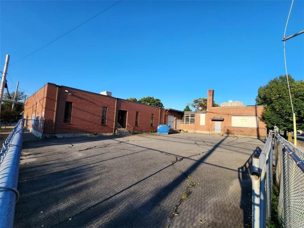 31 Delaine Street photo 4