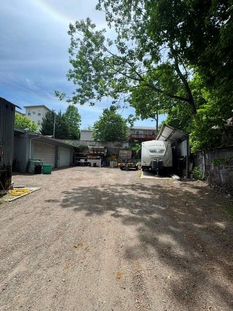 140 Northeast Street photo 2