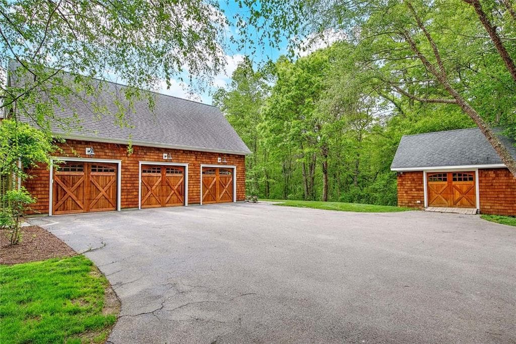 357 CONGDON Drive photo 40