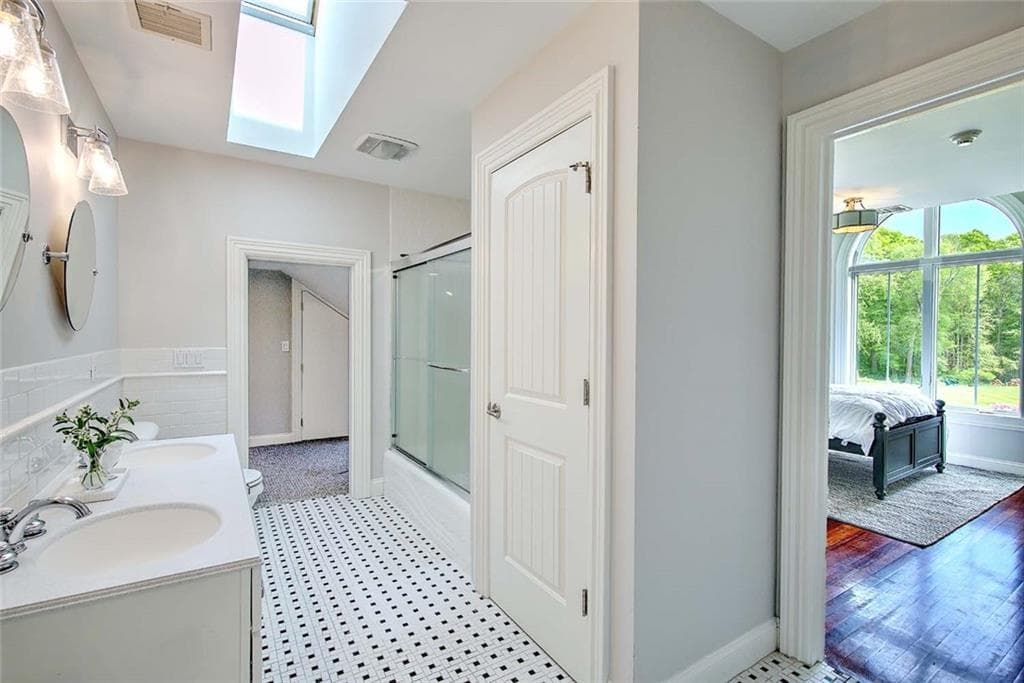 357 CONGDON Drive photo 31