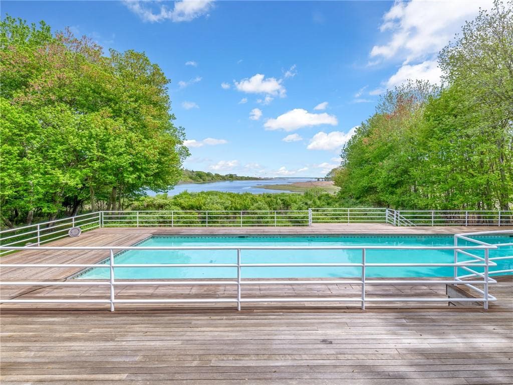 275 Boston Neck Road photo 9