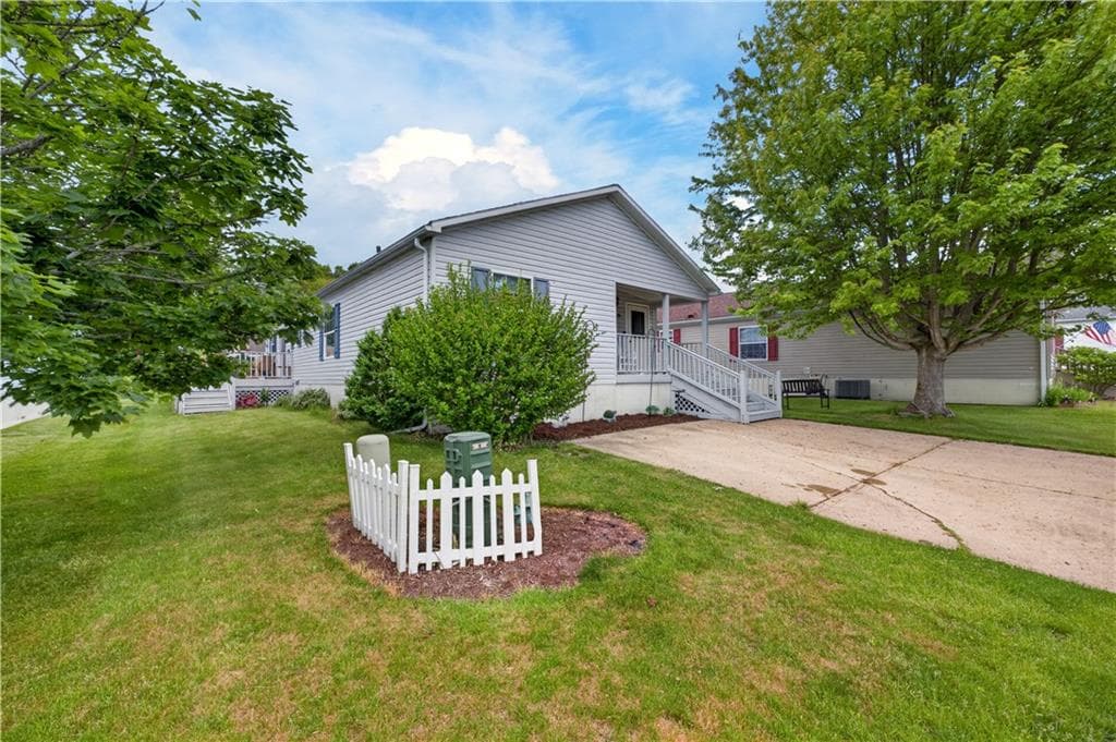 96 Songbird Lane photo 3