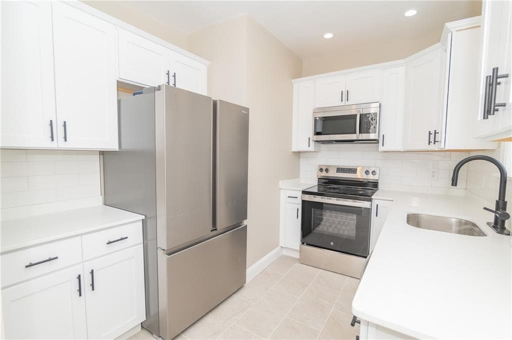 Single Family Residence at 61 Leah Street, Providence, photo 8 of 16