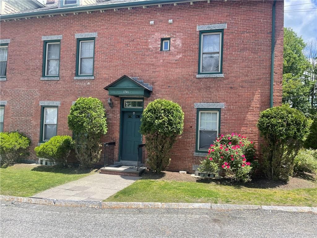 1746 Lonsdale Avenue UNIT A photo 3