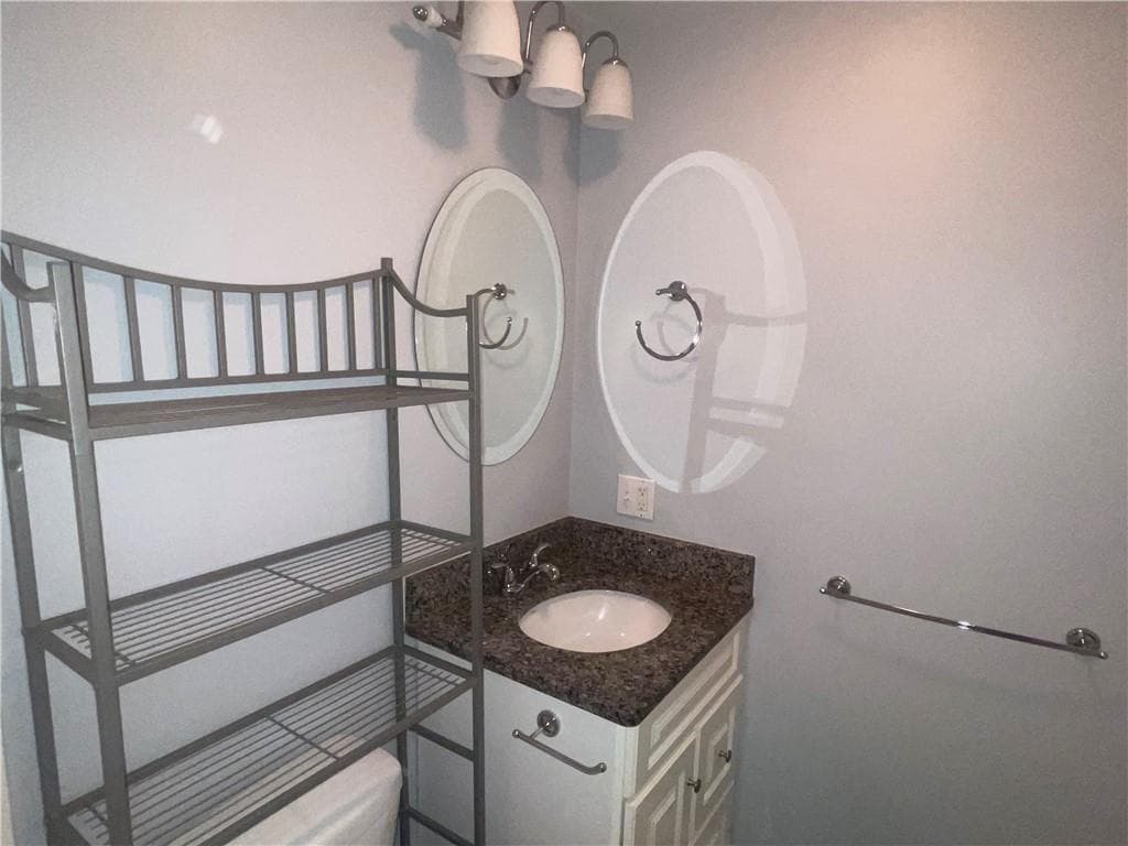 1746 Lonsdale Avenue UNIT A photo 19