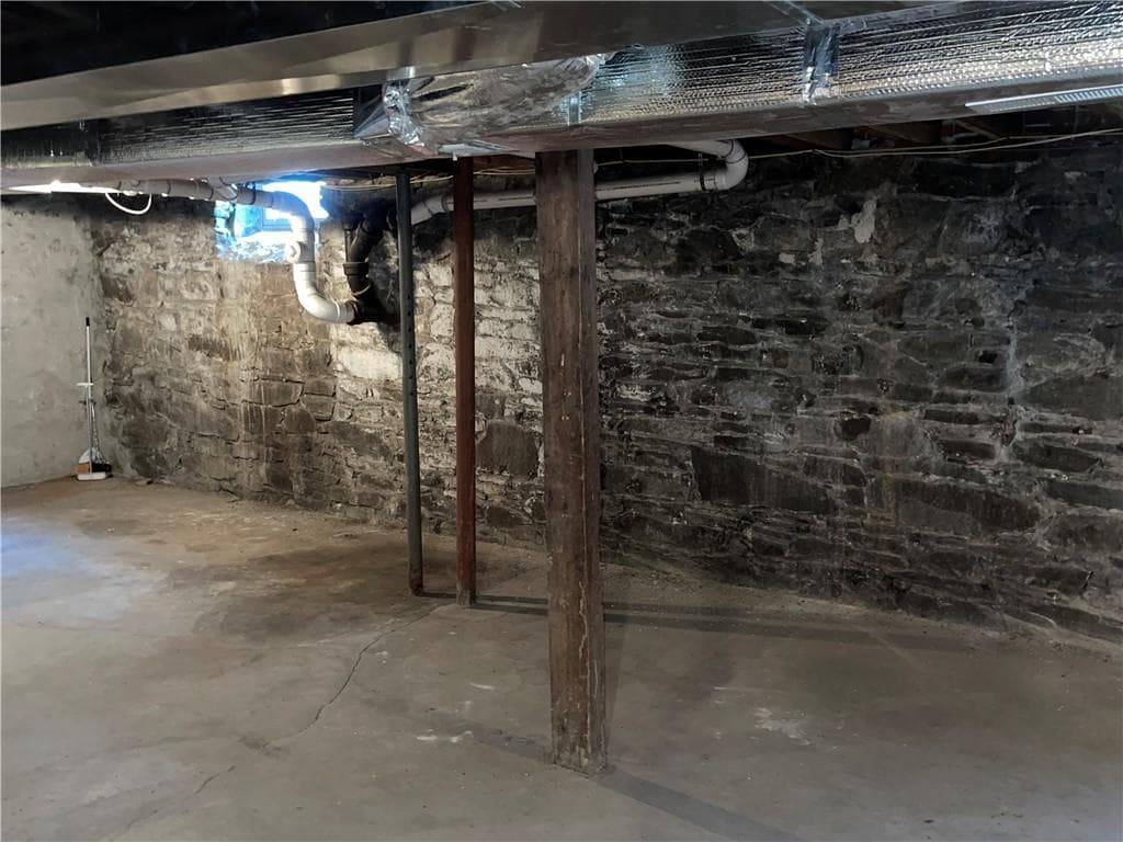 1746 Lonsdale Avenue UNIT A photo 25
