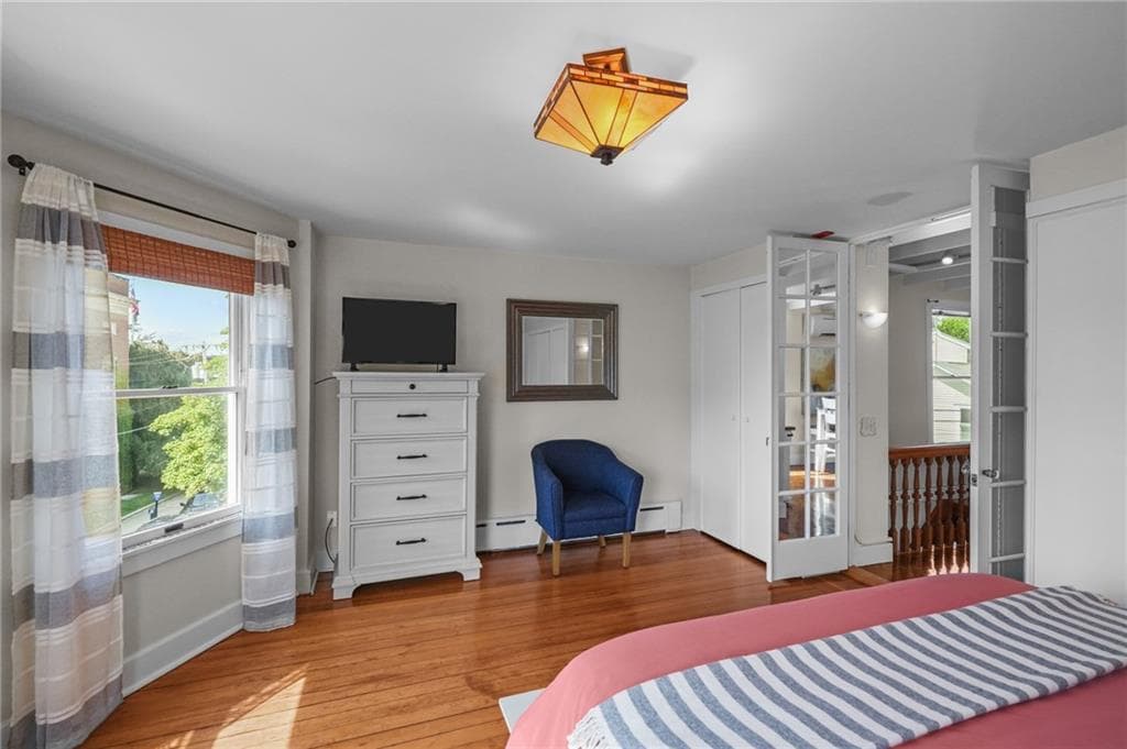 Single Family Residence at 26 Franklin Street, Newport, photo 14 of 41