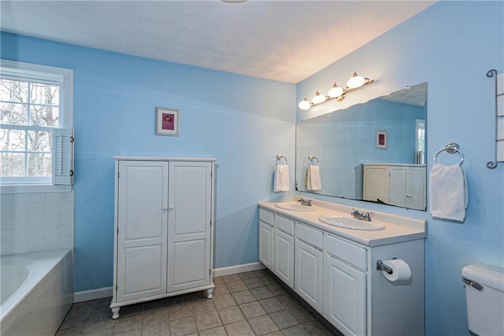 Single Family Residence at 394 Westmoreland Lane, North Kingstown, photo 27 of 43