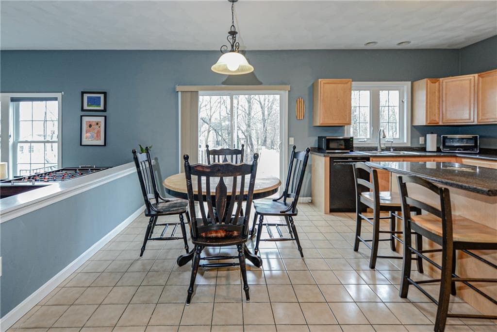 Single Family Residence at 394 Westmoreland Lane, North Kingstown, photo 17 of 43