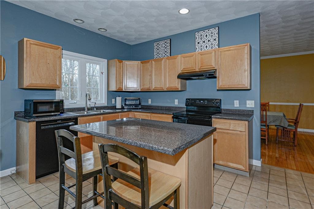 Single Family Residence at 394 Westmoreland Lane, North Kingstown, photo 16 of 43