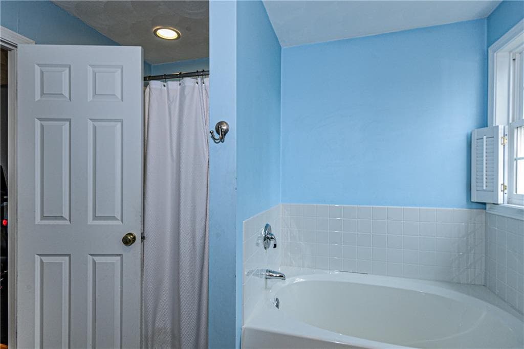 Single Family Residence at 394 Westmoreland Lane, North Kingstown, photo 28 of 43