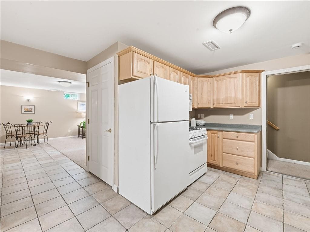 48 Hummingbird Lane photo 38