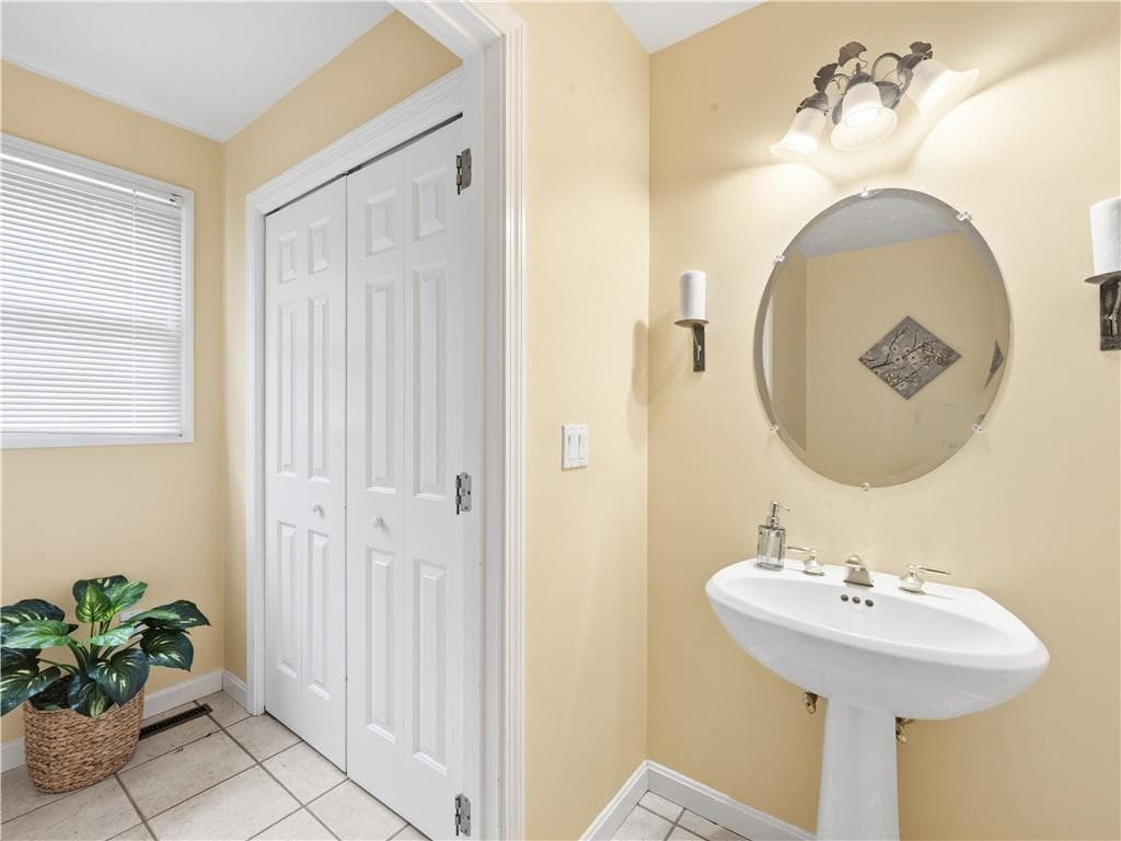 48 Hummingbird Lane photo 18