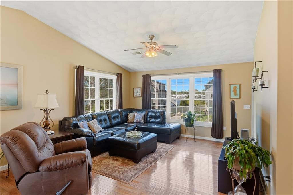 48 Harris Avenue photo 3