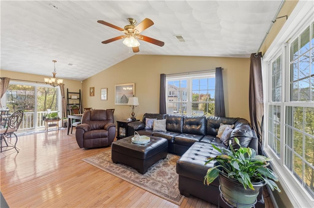 48 Harris Avenue photo 4