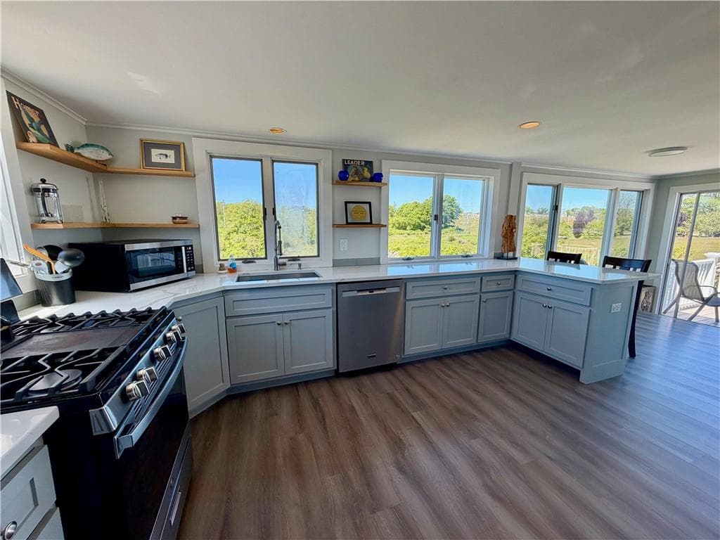 838 Center Road photo 3