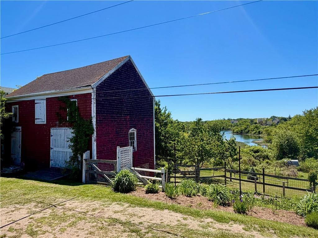 838 Center Road photo 24