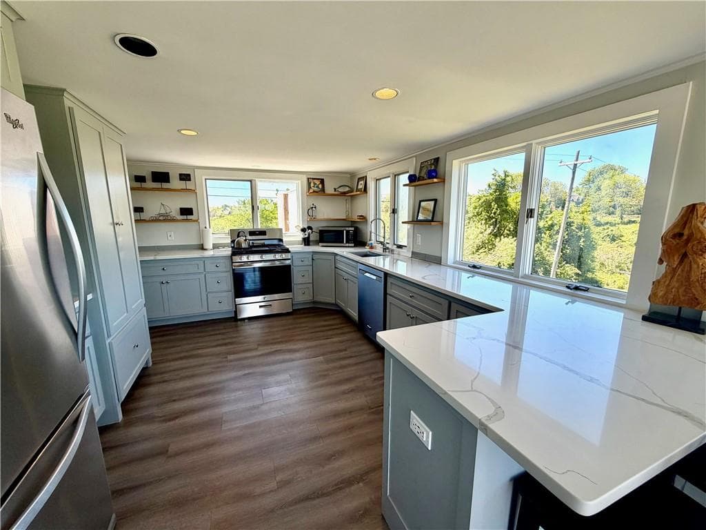 838 Center Road photo 4