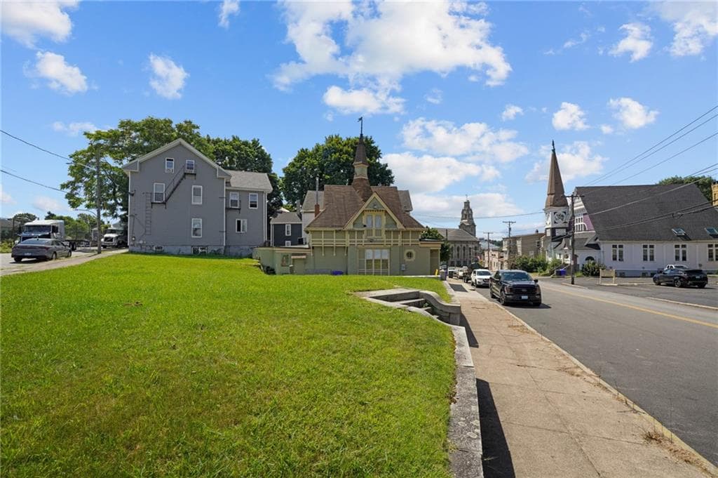 139 Broadway photo 3