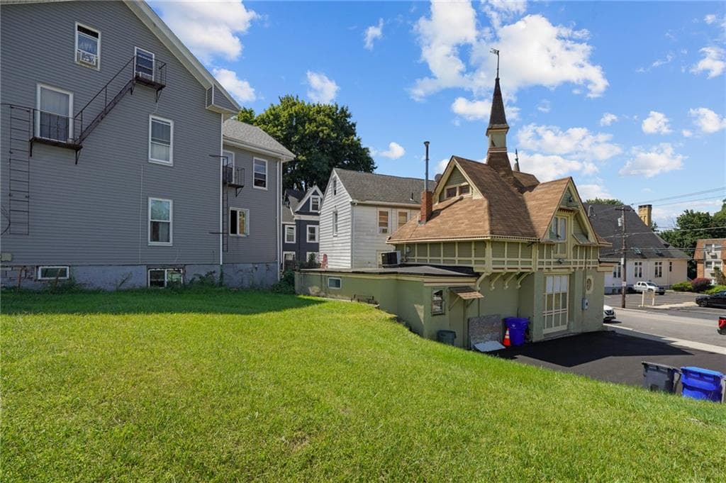 139 Broadway photo 10