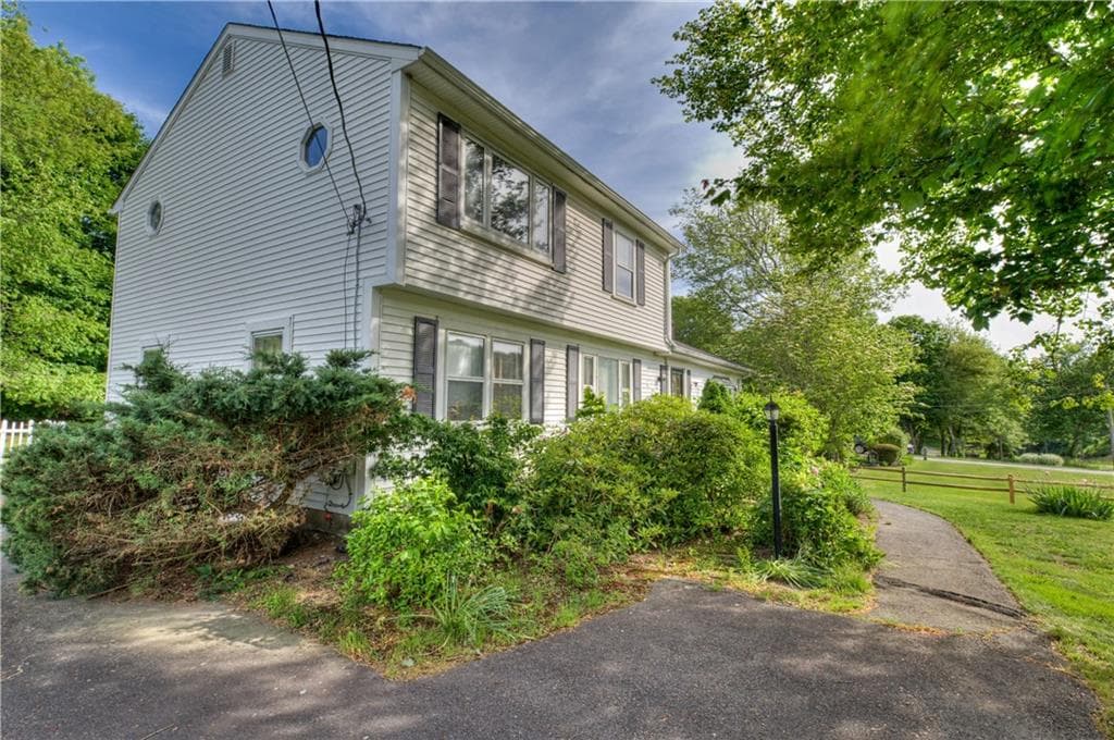 Single Family Residence at 117 Bulgarmarsh Road, Tiverton, photo 7 of 41