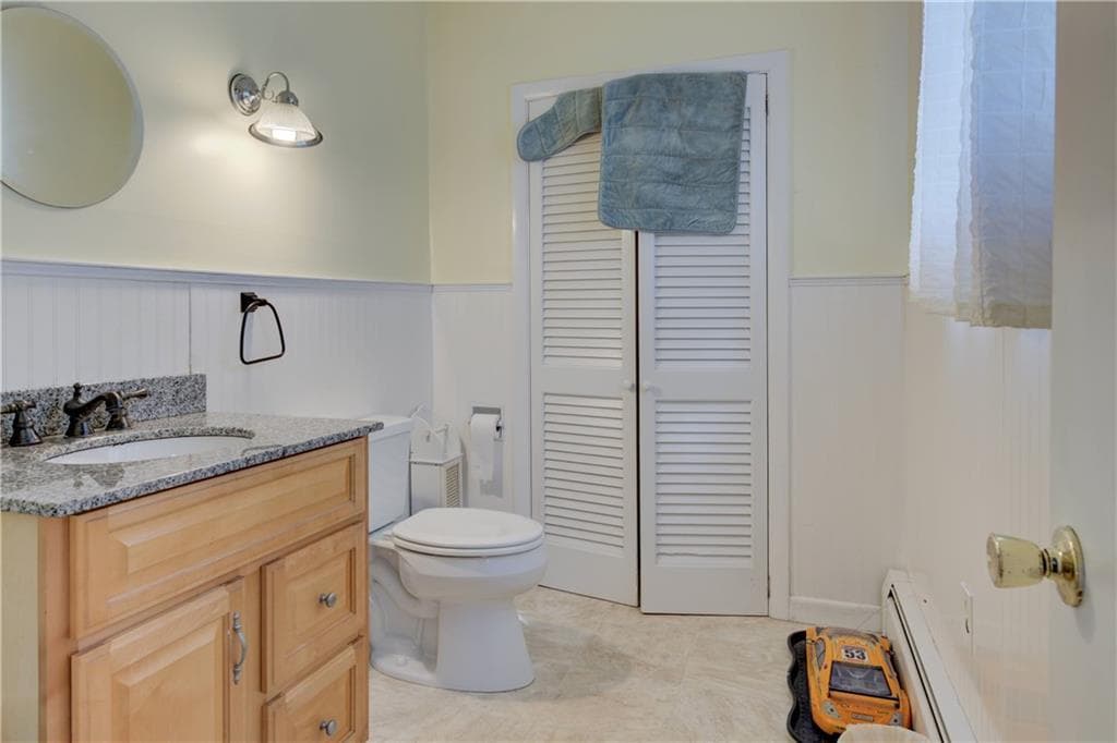 Single Family Residence at 117 Bulgarmarsh Road, Tiverton, photo 20 of 41