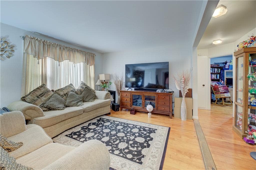 Single Family Residence at 117 Bulgarmarsh Road, Tiverton, photo 9 of 41