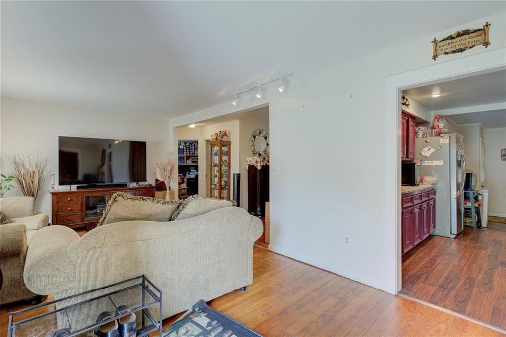 Single Family Residence at 117 Bulgarmarsh Road, Tiverton, photo 11 of 41