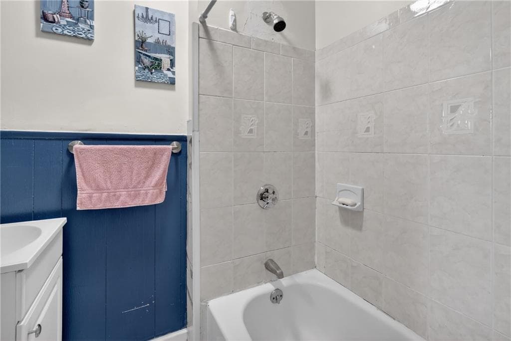 142 Richard Street photo 23