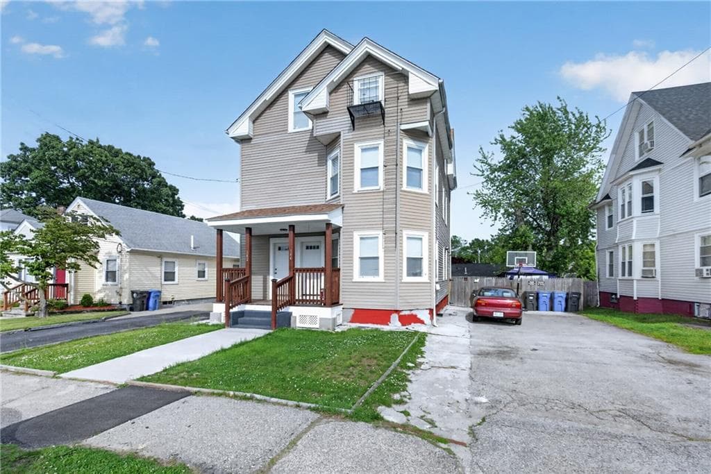 142 Richard Street photo 2